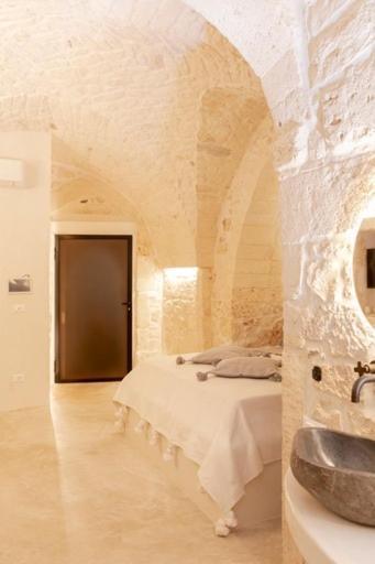 Bed and Breakfast Alesia Luxury Cave Ostuni Exterior foto